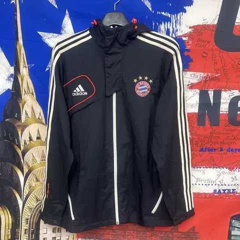 s급아디다스올드스쿨 바이에른뮌헨 오버핏바람막이 2XL110