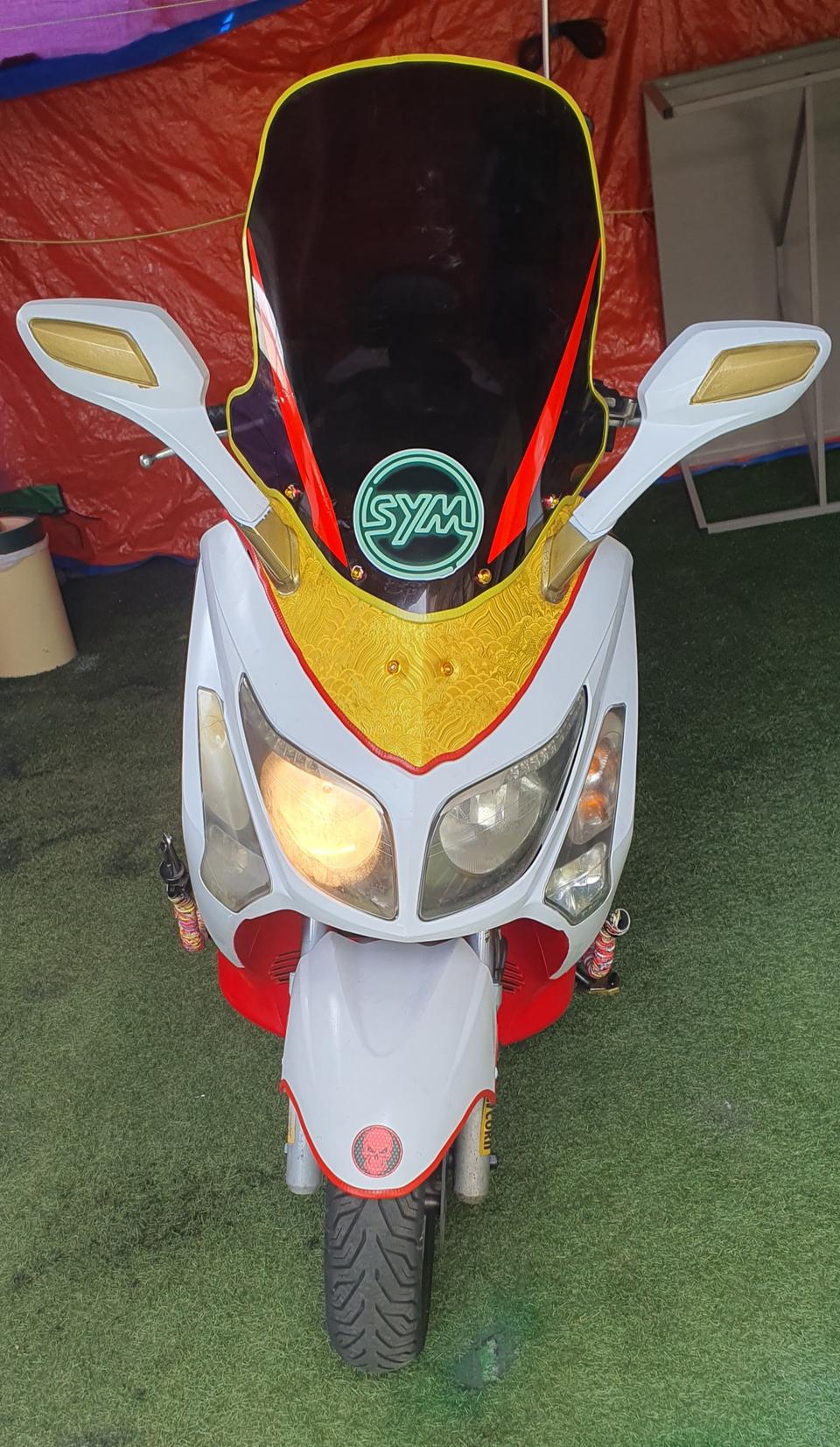 SYM300i 스쿠터 ㅡ서류3장풀.