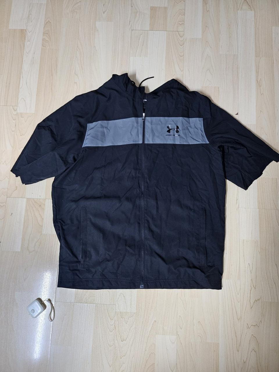 언더아머 반팔 바람막이 XL