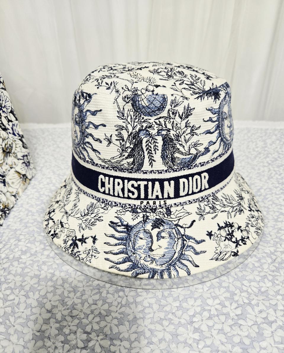 디올정품버킷햇