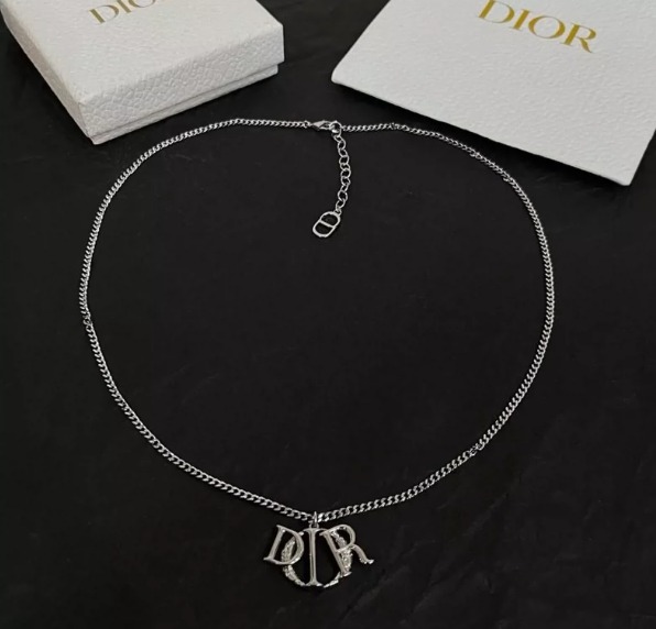 디올 이니셜 목걸이