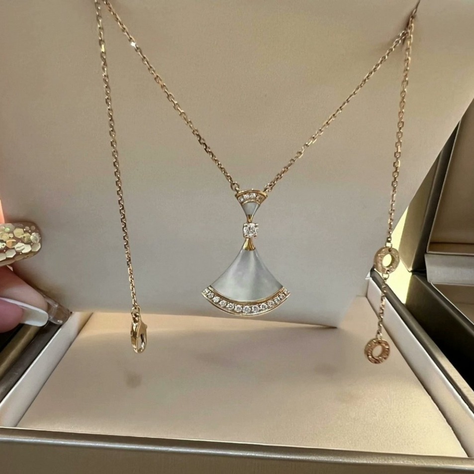 불가리 부채꼴 펜던트 목걸이