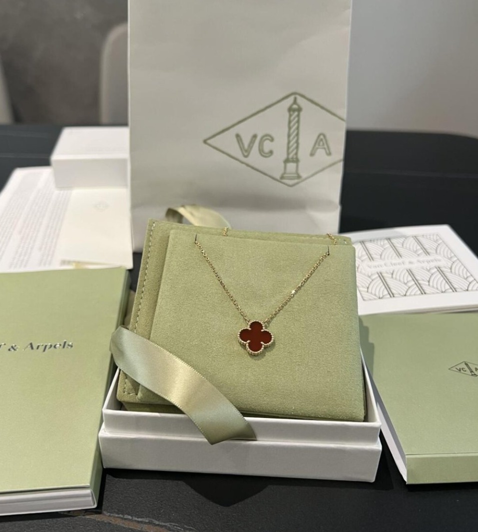 반클리프 앤 아펠 크로바 레드 플라워 목걸이