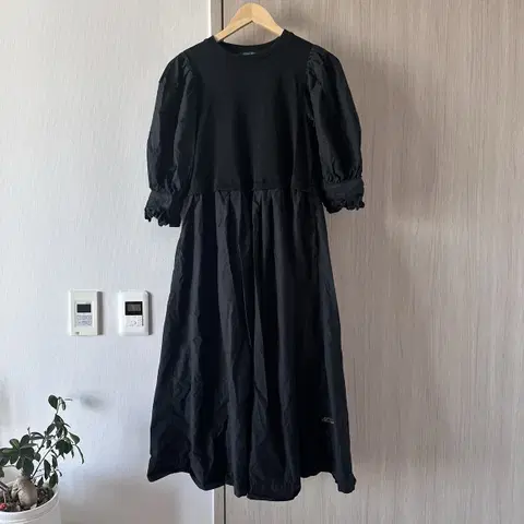 썰스데이아일랜드 플리츠디테일롱원피스 블랙 S