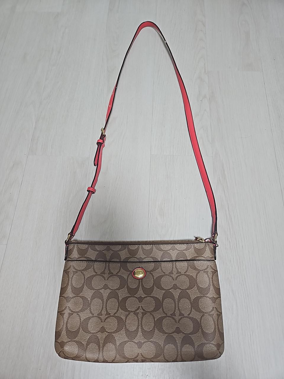 코치 시그니처 크로스백