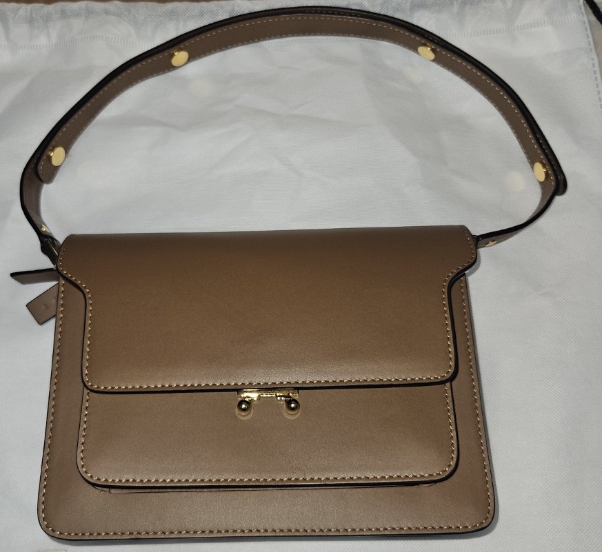 마르니 미디움 카프스킨 트렁크 숄더백