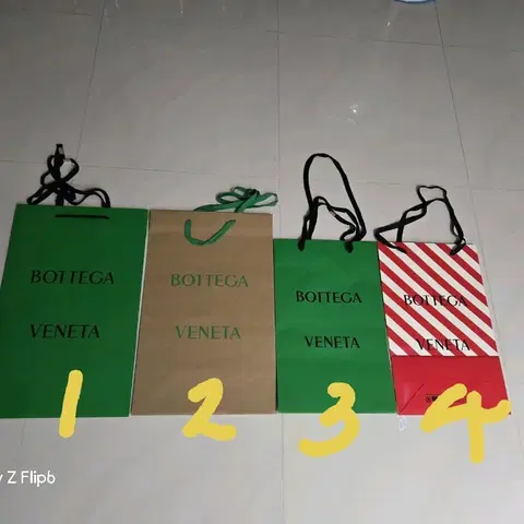 보테가베네타 대형 중형 쇼핑백 각각
