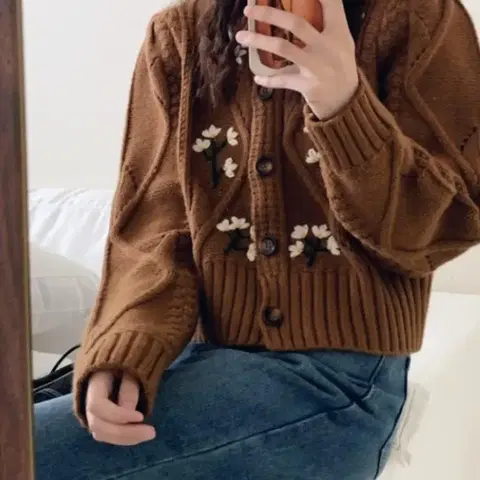 세일 오버핏 자수 퍼프 니트 가디건