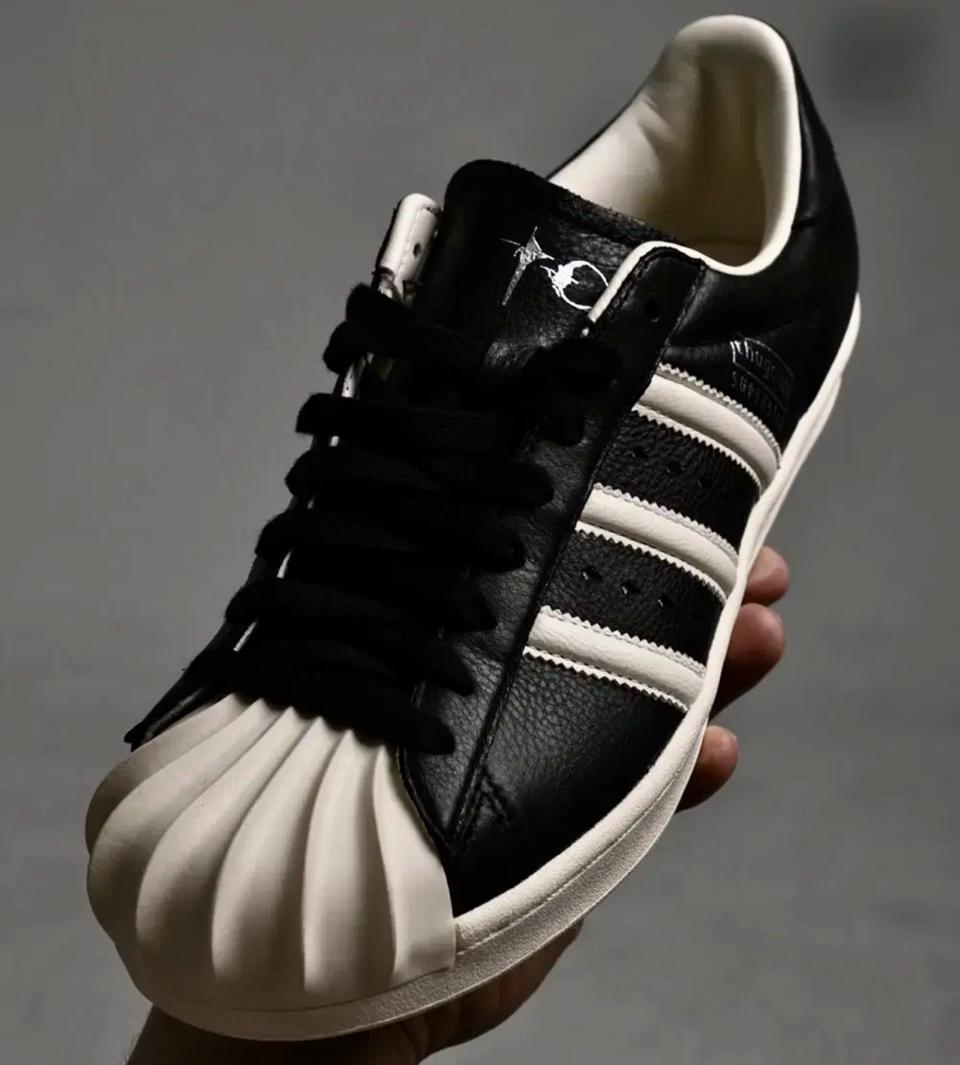 [225]떠그클럽x아디다스 슈퍼스타 / 원가 양도 드립니다.