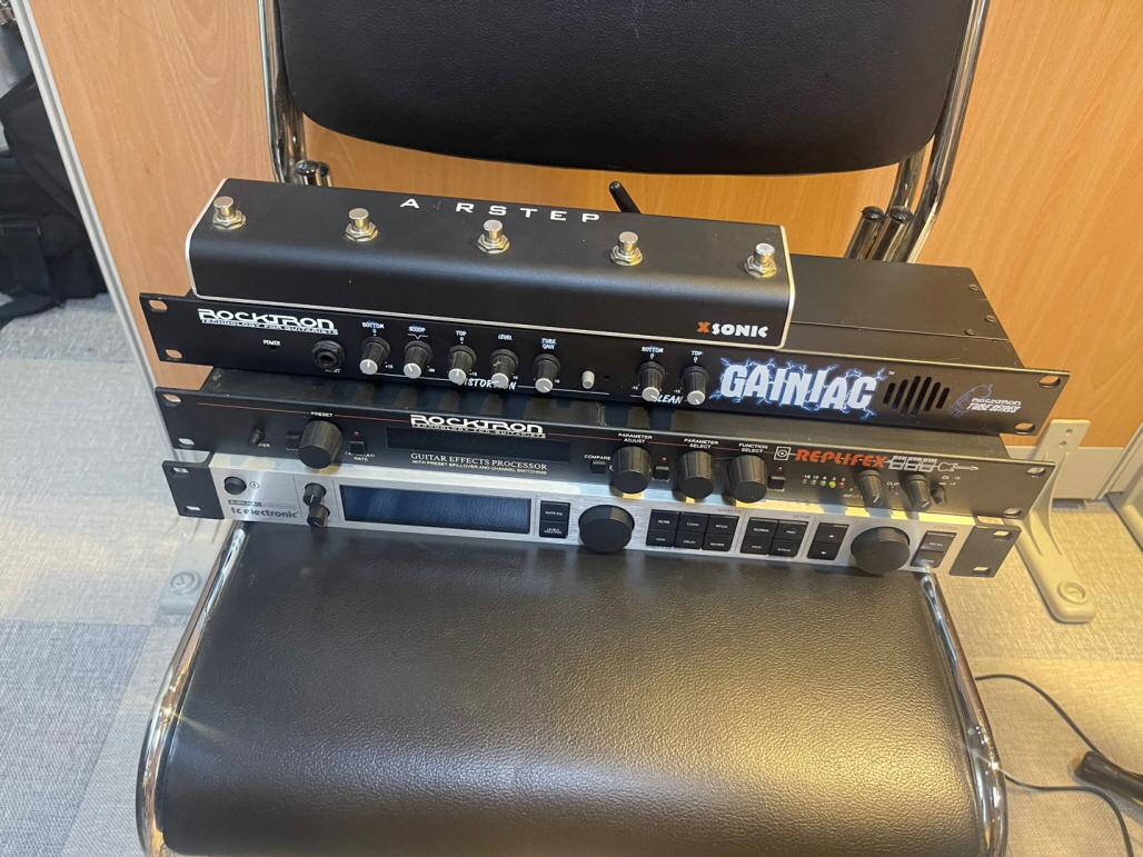 BBE 402  AKAI DSP16    피베이 PFC10 미디 풋