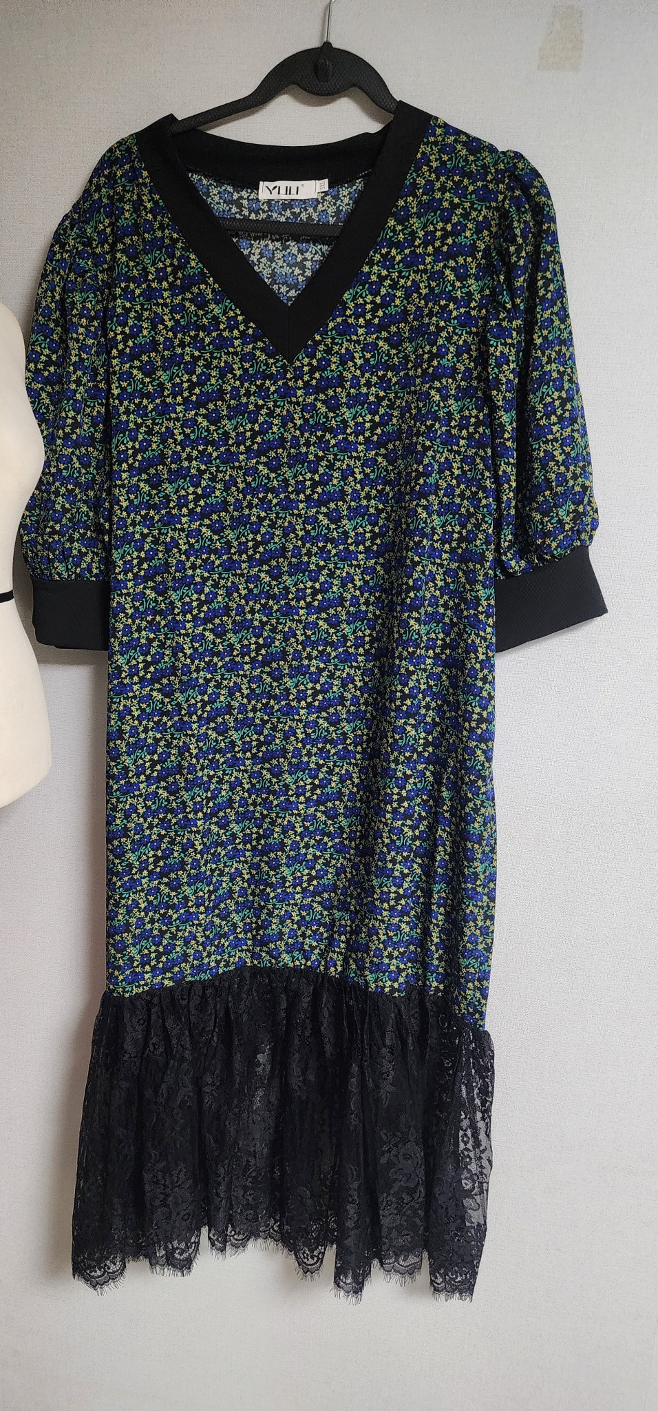 잔꽃무늬레이스원피스