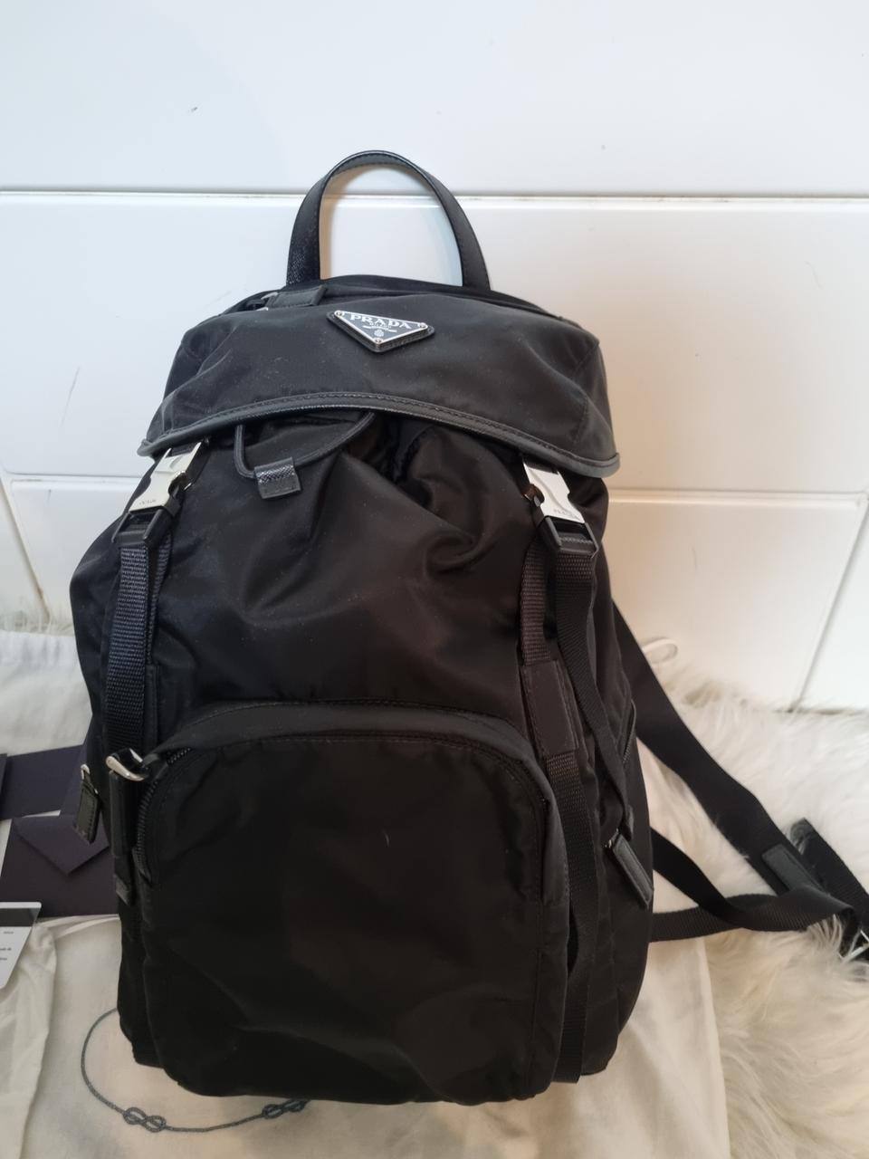 *새상품*프라다 삼각로고 버클 나일론 백팩 (블랙색상 1BZ039)