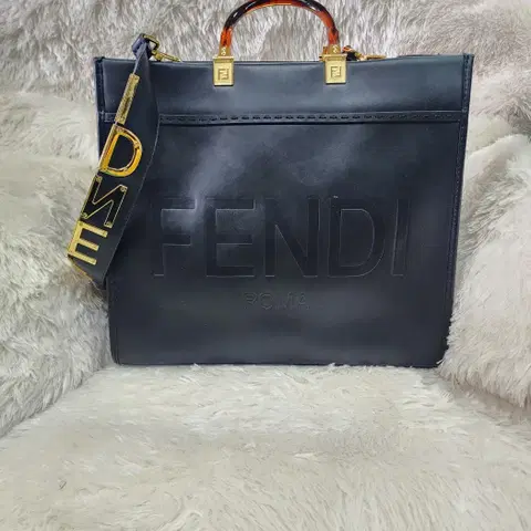 [FENDI] 펜디 선샤인 미디엄 쇼퍼백