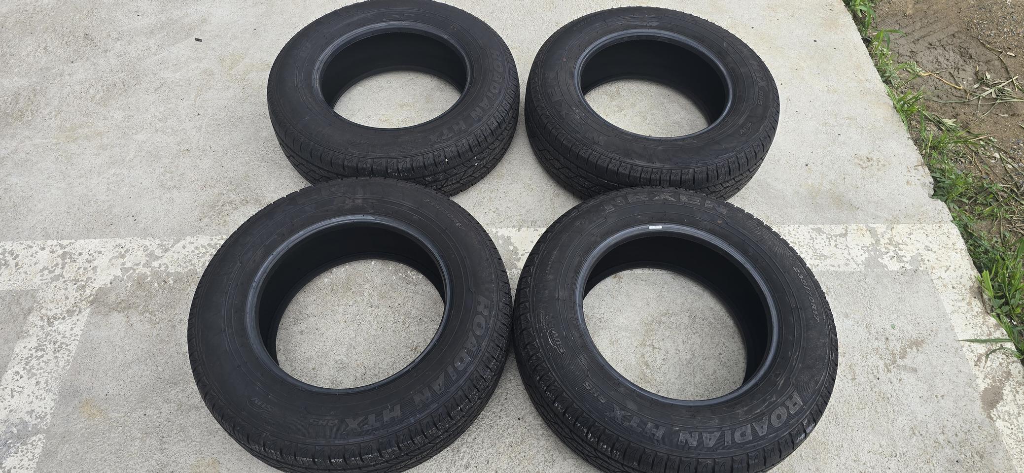 넥센 235 70 17 타이어 4개 팝니다.