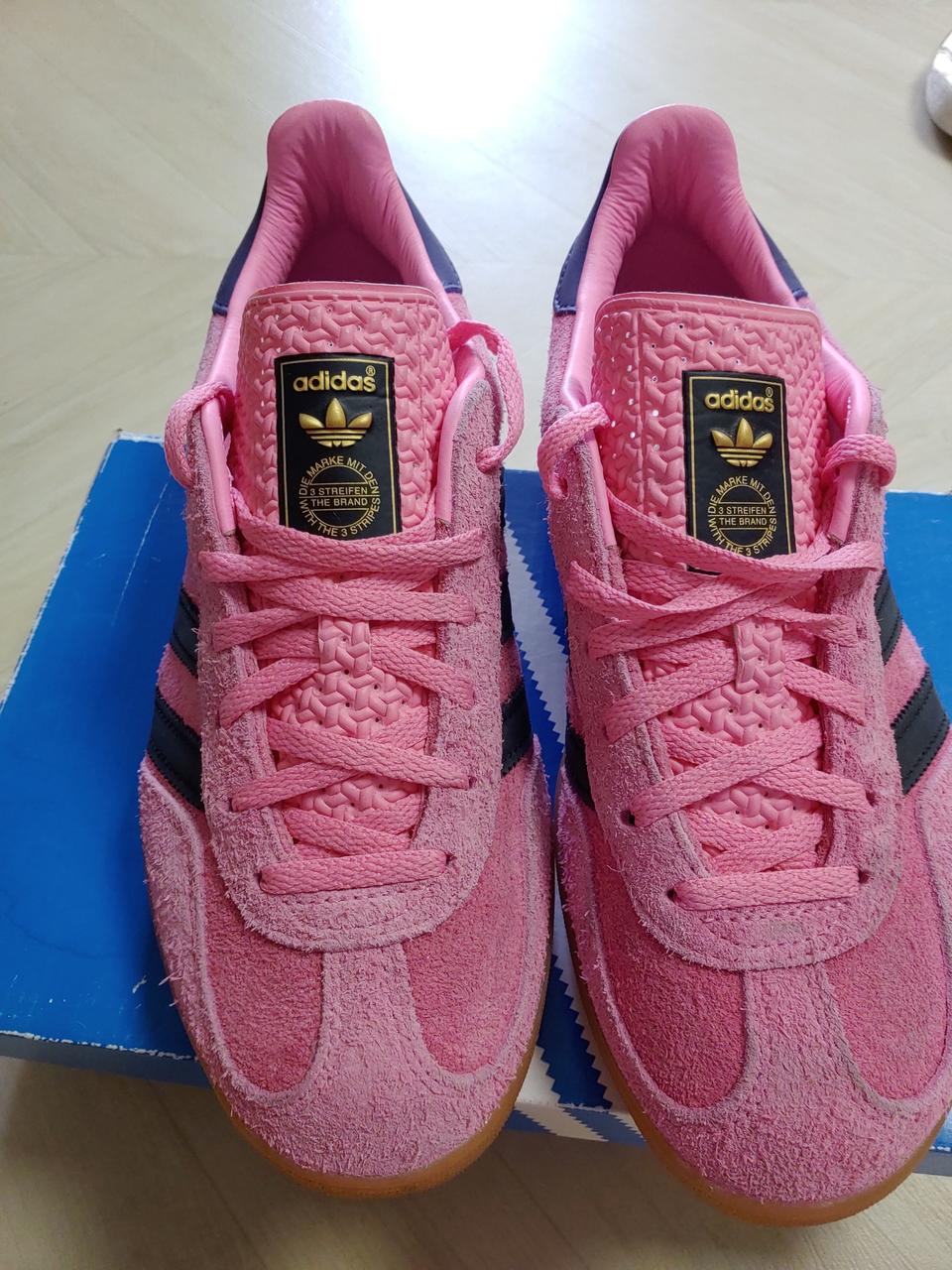 희귀  아디다스 핑크 삼바 스웨이드 스니커즈  250