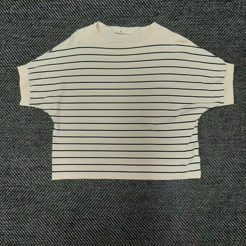 a10 케네스린 니트 티셔츠