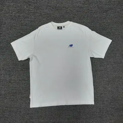 c8 뉴발란스 공용 그래픽 오버핏 반팔티 NBNED22423