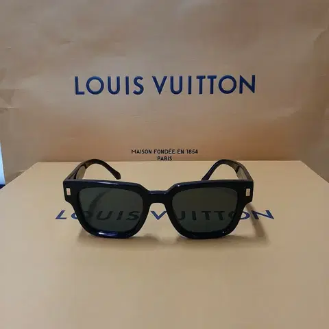 루이비통 LV 이스케이프 스퀘어 선글라스 Z1496E