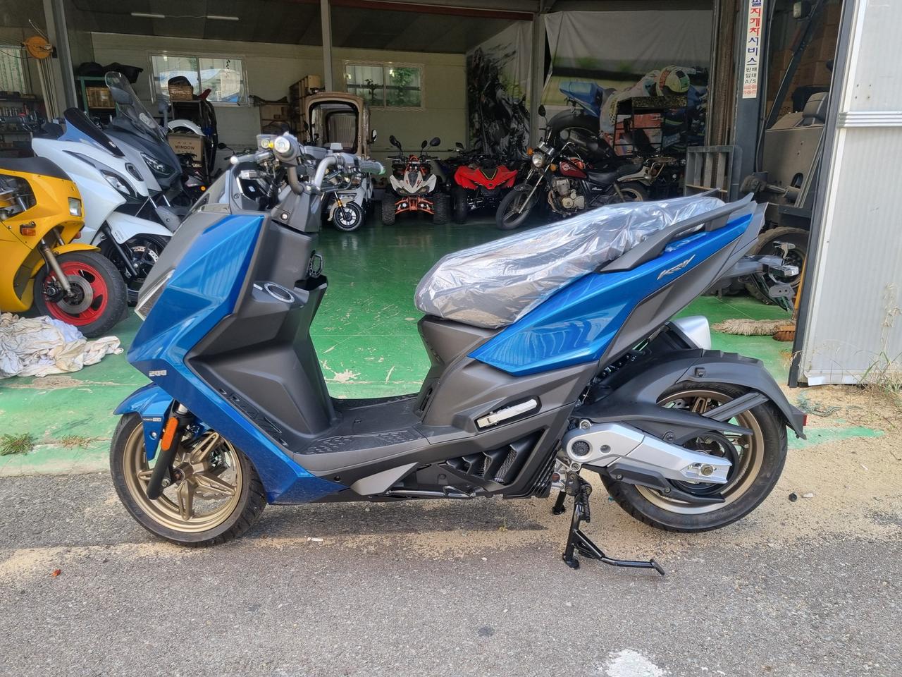 킴코 KRV200 스쿠터