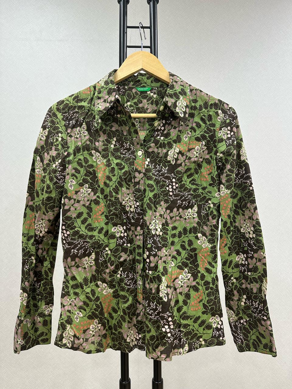 베네통 카키 꽃무늬 셔츠 (꿰맴)
