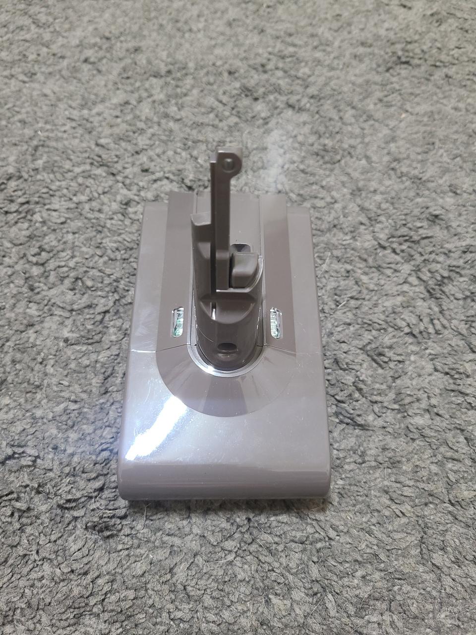 다이슨 V8 무선청소기 대용량 배터리 (새상품)