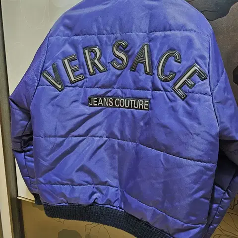 베르사체 백로고 퀼팅 블루종 점퍼