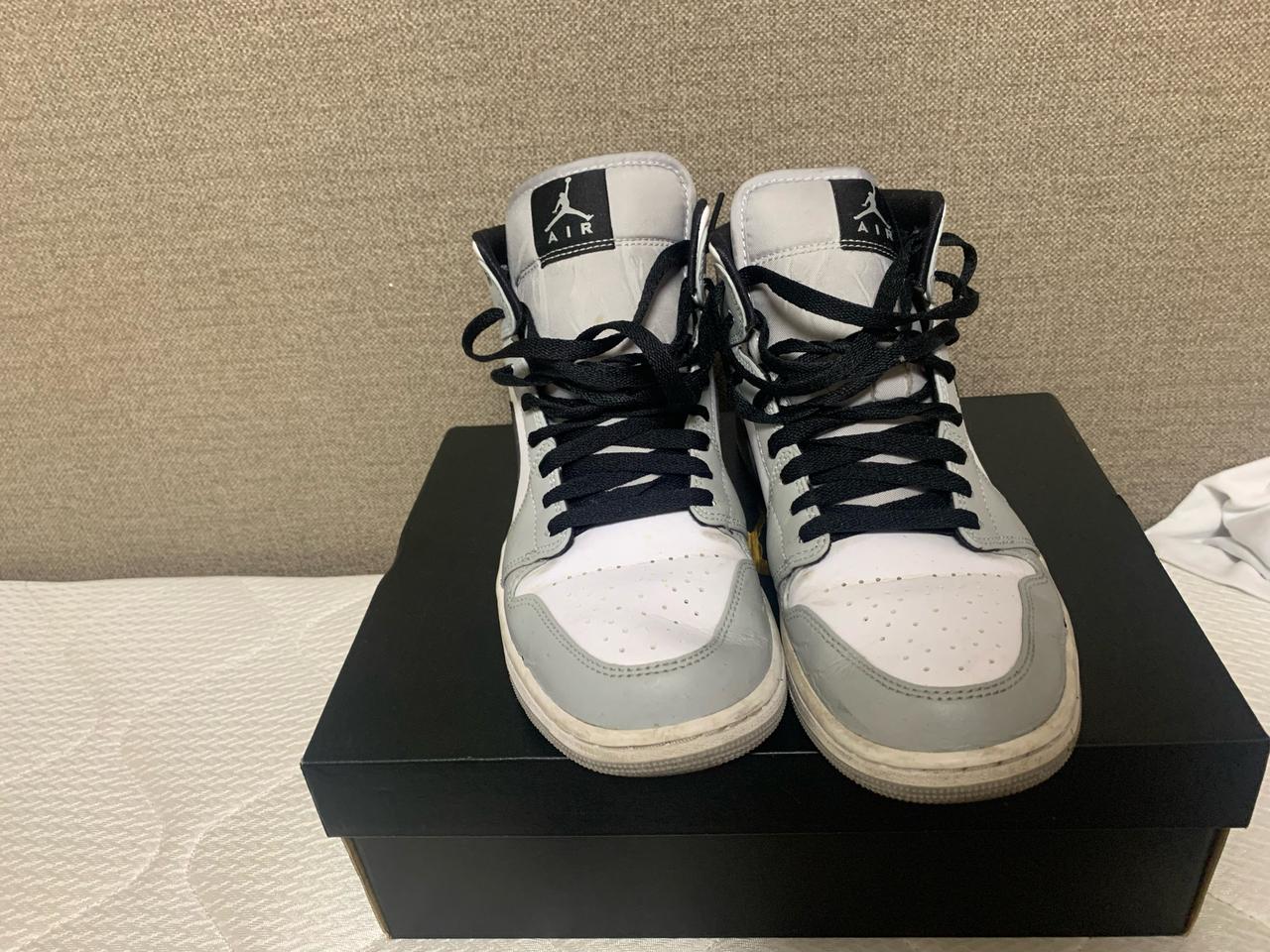 조던1 미드 라이트 스모크 그레이