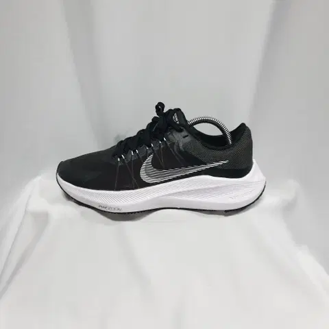 빈티지하서 250 나이키 줌 윈플로 8 스니커즈