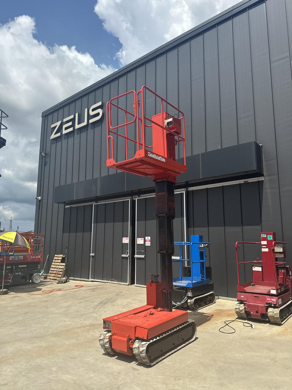 가성비 최고의 궤도고소작업대 AMC40 (배터리신품/도색완료)