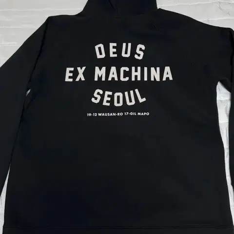 새상품) 데우스 엑스 마키나 서울 후드티 XL