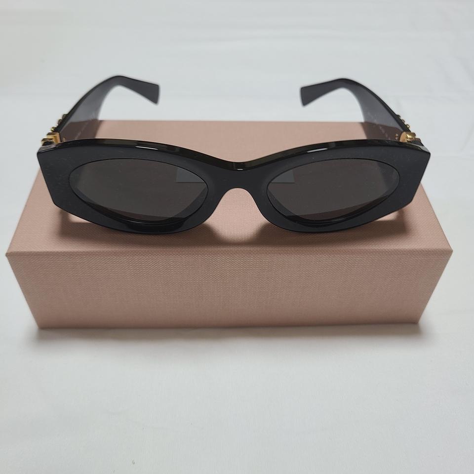 미우미우 글림스 오벌 선글라스 블랙