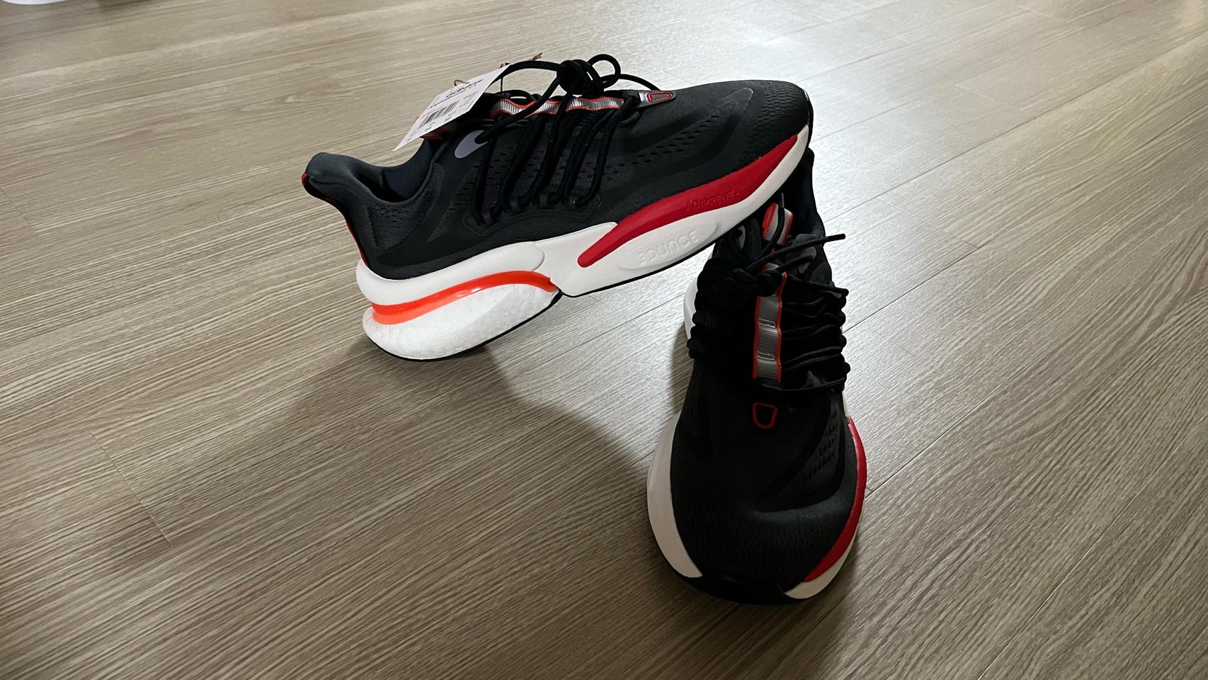 아디다스 알파부스트V1 검빨 260 새제품