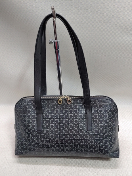 페라가모 간치니로고 숄더백