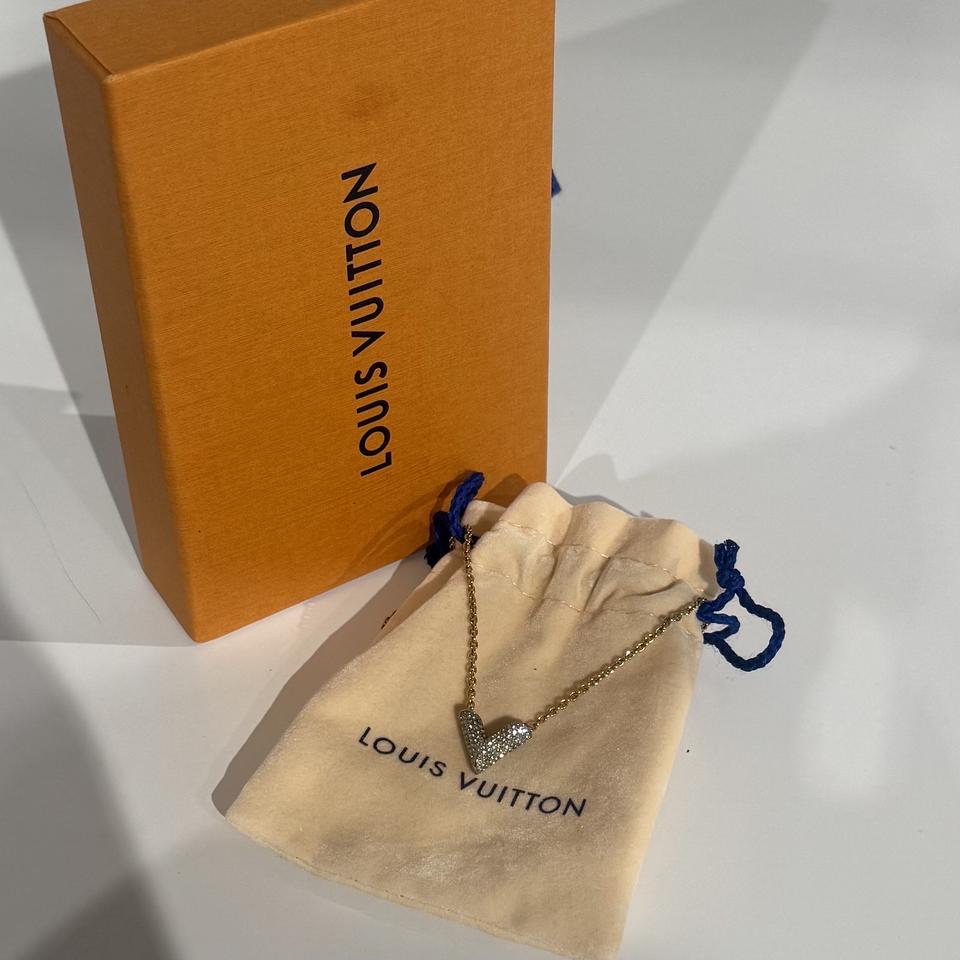 [한정판]루이비통 에센셜 브이 목걸이