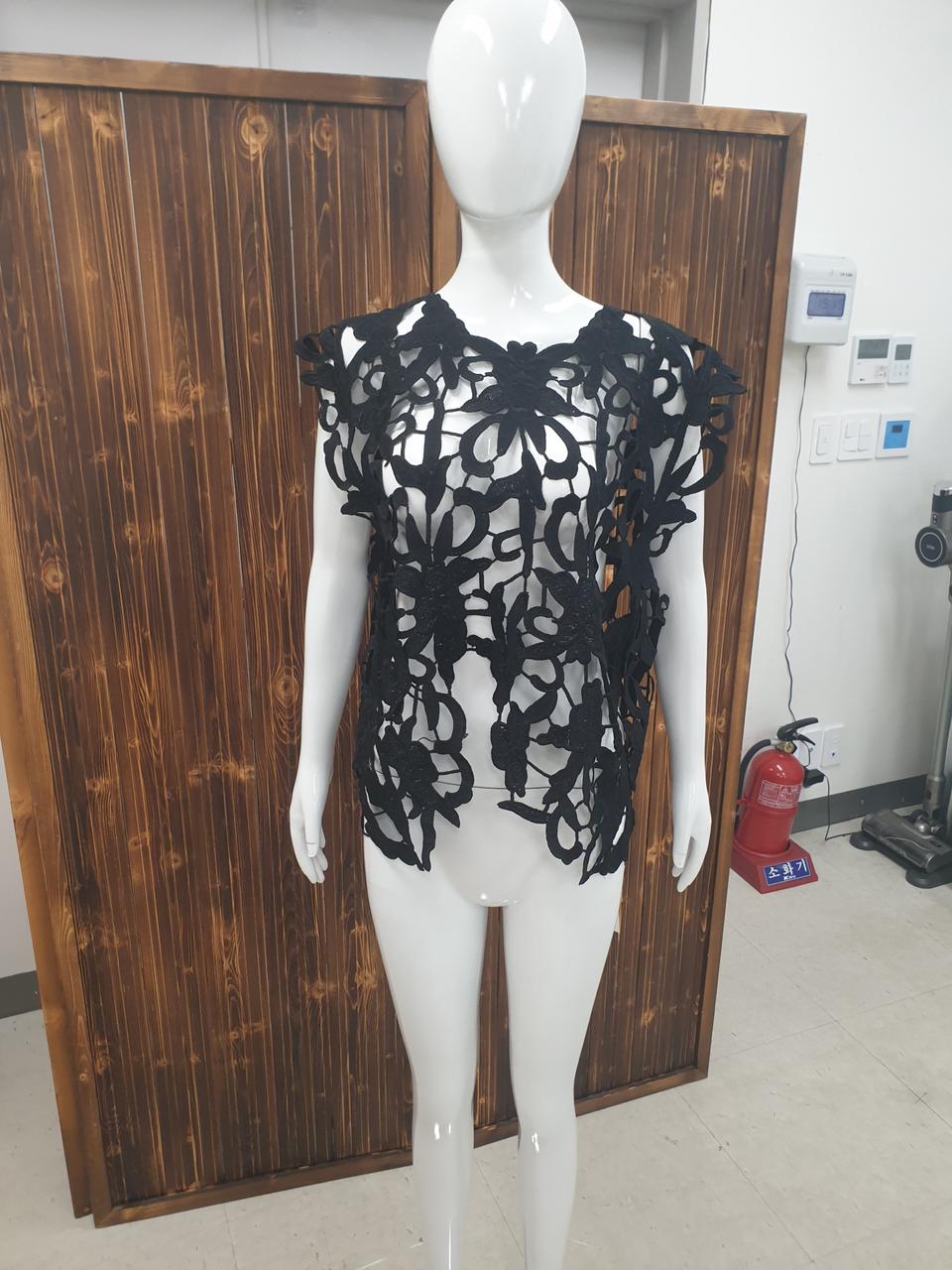 올오버 여성 레이어드 민소매 레이스 펀칭 감각적인 코디 다양한 코디 블라