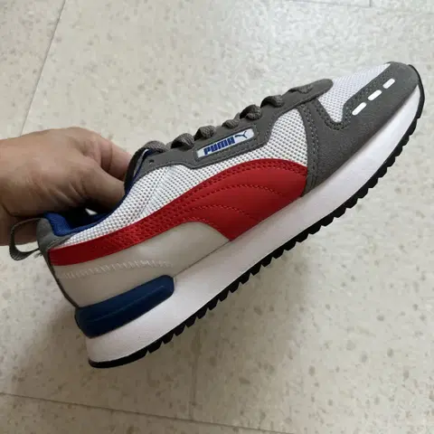 푸마 로우탑 스니커즈 235