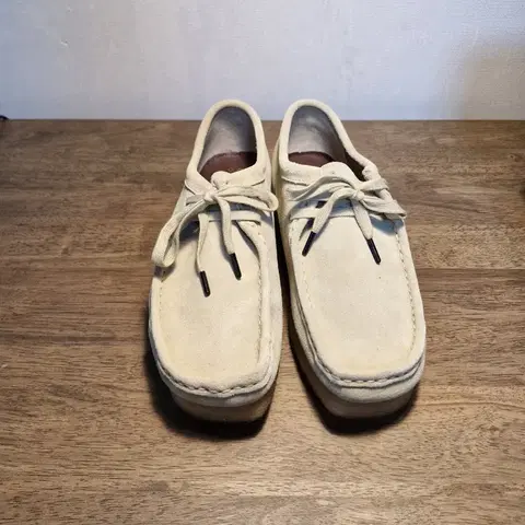 클락스 왈라비 메이플 스웨이드 265