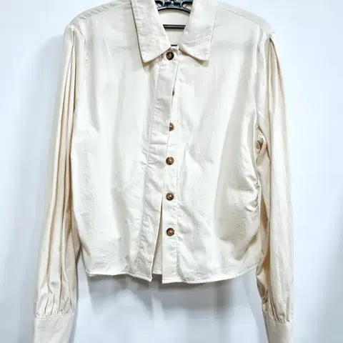 에잇세컨즈 아이보리 크롭 셔츠 긴팔