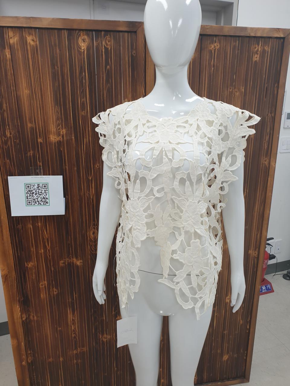 올오버 여성 레이어드 민소매 레이스 펀칭 감각적인 코디 다양한 코디 블라