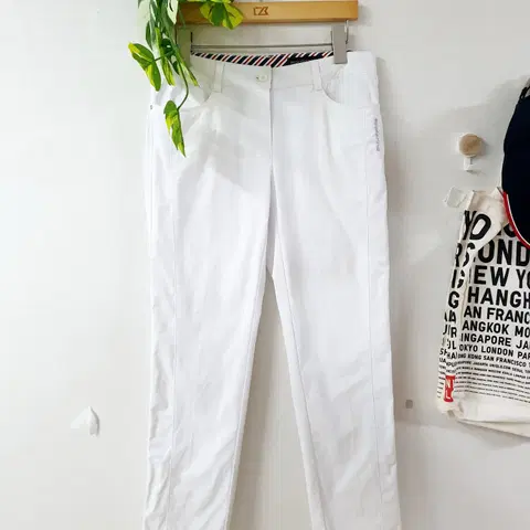 애플라인드 여성골프 새하얀 여름팬츠 27인치 66 화이트