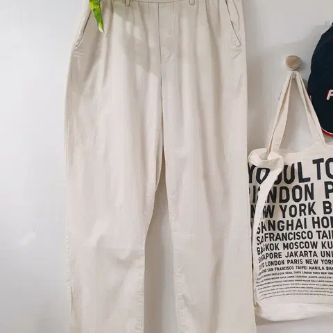 스파오 남성린넨팬츠 테이퍼드핏 33인치 베이지 밴딩