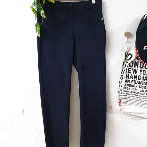 아디다스 여성골프 민트로고 썸머팬츠 30인치 77 네이비