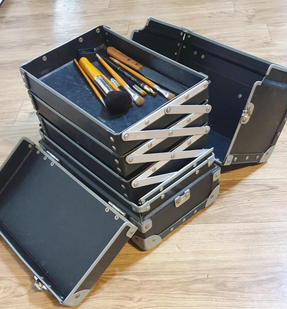 전문가용 5단 메이크업 박스 정리함 / 화장품 브러쉬 빠레트 등 포함