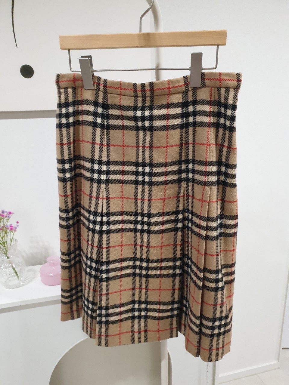 버버리 울 미디 스커트