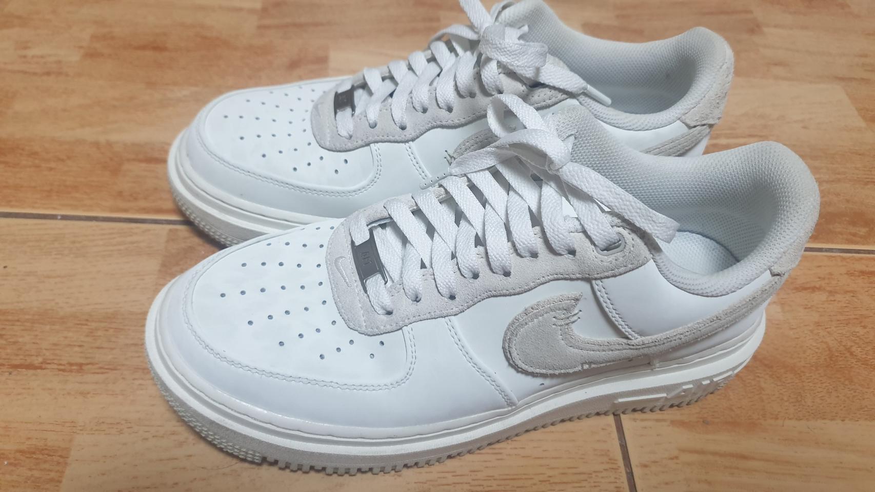 나이키 에어포스 LUXE 265