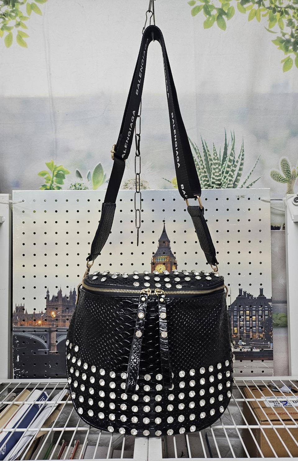 발렌시아가 큐빅 스터드 레더 숄더백 크로스백 여성가방 GD69