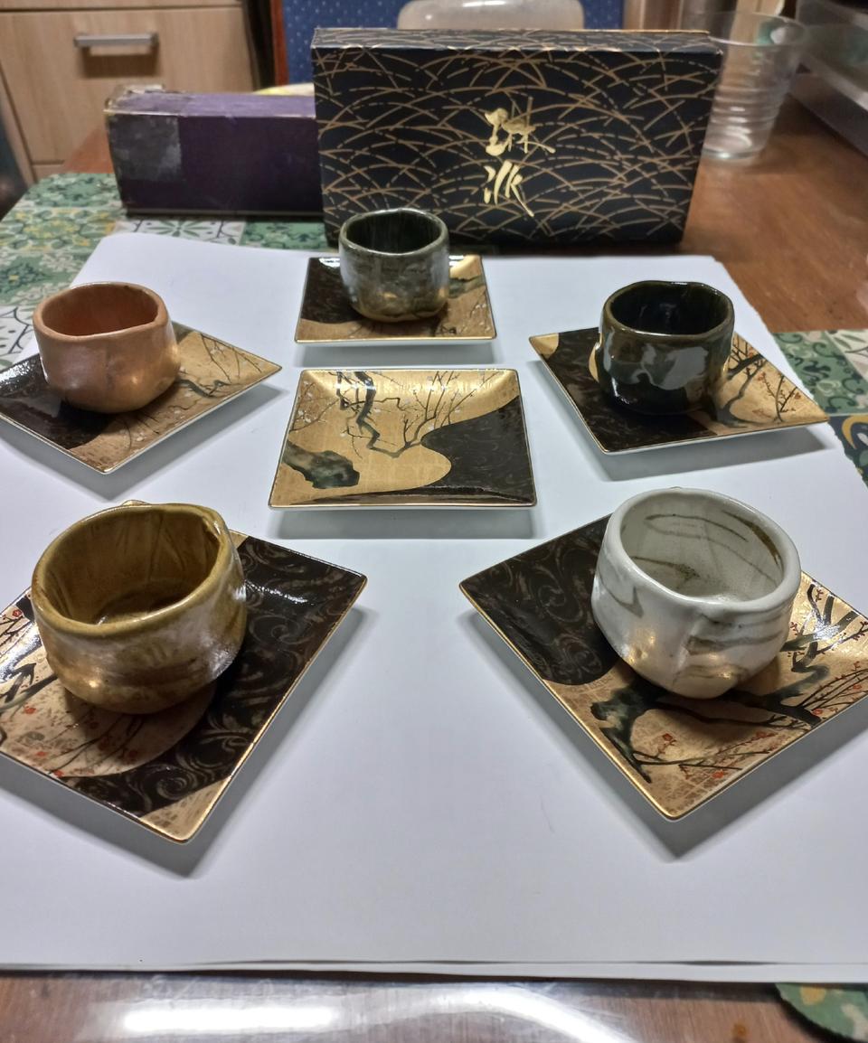 일본장인의 수제 도자기술잔 작품5개와 금채화 홍,백매화접시 각3개씩6개