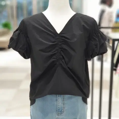 택새상품_20만원] 온앤온 단종 블라우스 반팔 오피스룩 하객룩