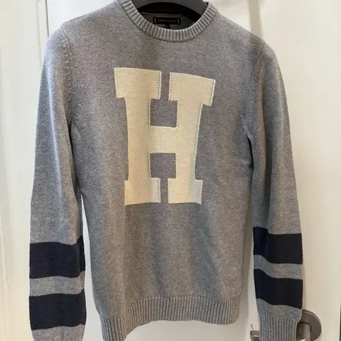 타미힐피거 H 니트