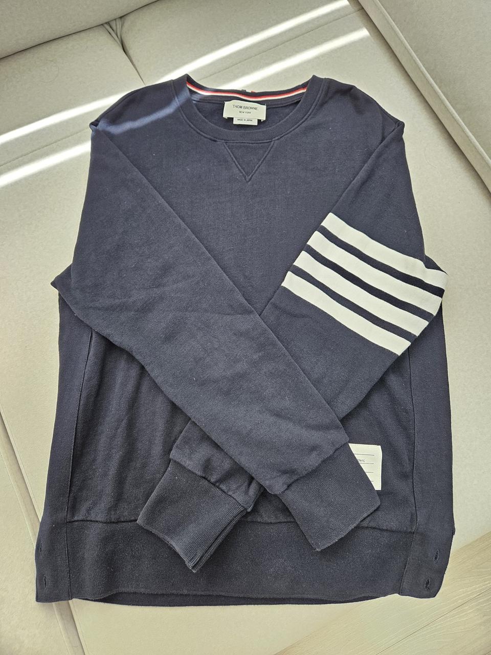 톰브라운 네이비 맨투맨팝니다 (새상품급)